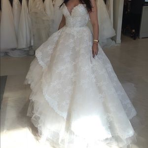 Monique Lhullier Getty Wedding Dress